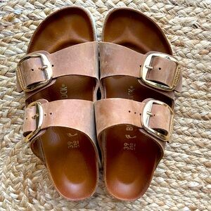 Birkenstock Arizona Big Buckle Oiled Leather
Gold Cognac Slides Size 39